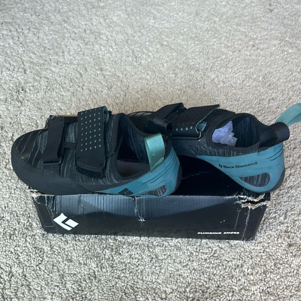 NWOT Black Diamond rock climbing shoes 9.5